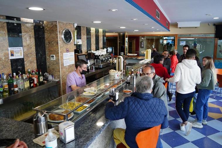 Interior de un establecimiento de hostelería en la ciudad.