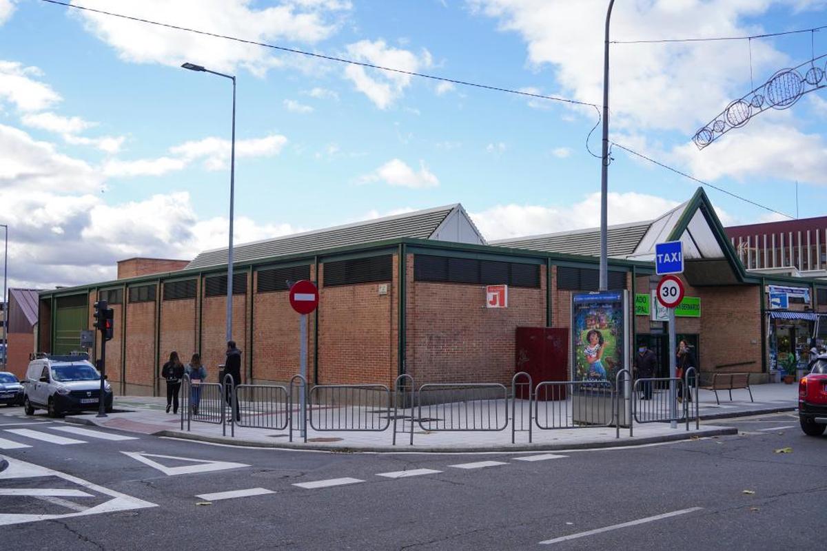 El Mercado de San Bernardo, ubicado junto a la intersección de Filiberto Villalobos y la calle Alberca.