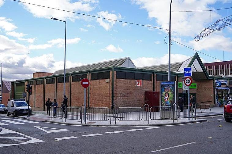 El Mercado de San Bernardo, ubicado junto a la intersección de Filiberto Villalobos y la calle Alberca.