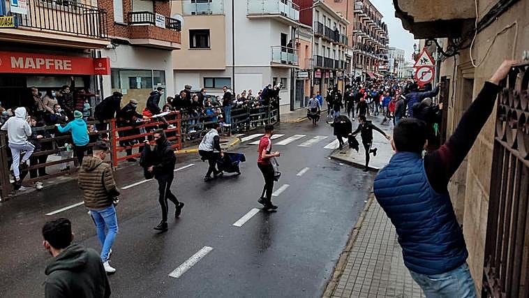 Gran ambiente en Vitigudino entre corredores y aficionados