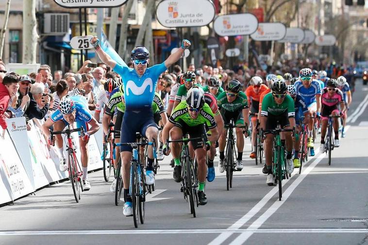 Carlos Barbero ganando en la meta de Salamanca, en la última vez que  la Vuelta a CyL pisó suelo charro hace 4 años.