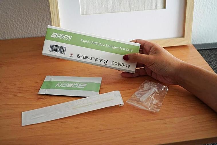 Una unidad de los test de antígenos que se venden en las farmacias. I LAYA