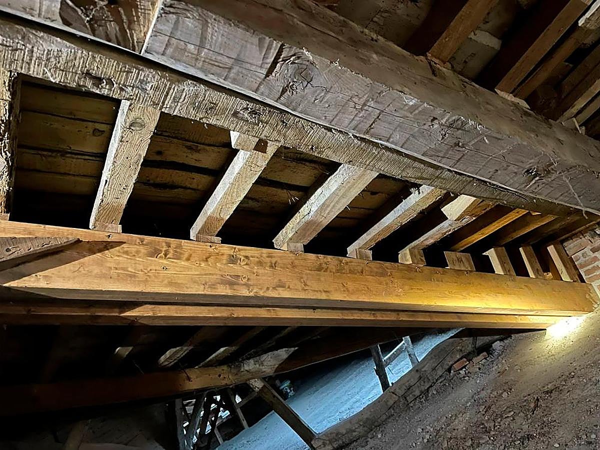 Nuevas vigas de refuerzo de la estructura original de la cubierta.