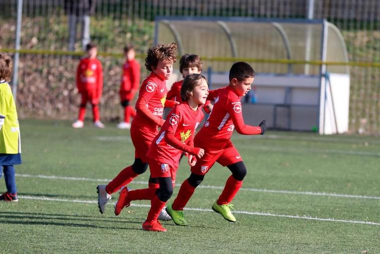 Jóvenes futbolistas del Santa Marta.