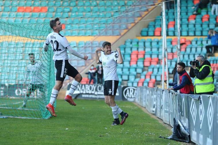 Álvaro Arencibia, tras marcar ante el Pontevedra