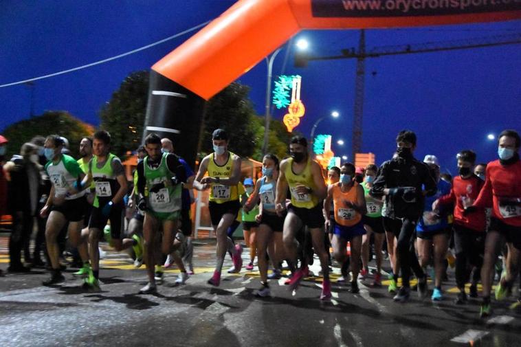 Salida de los corredores que participaron en la tradicional carrera de San Silvestre en Villares.