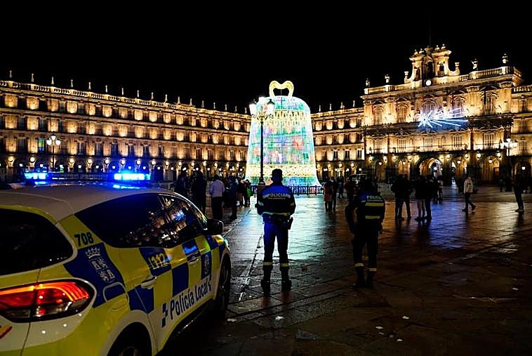 La Policía local estuvo controlando en todo momento la Plaza Mayor