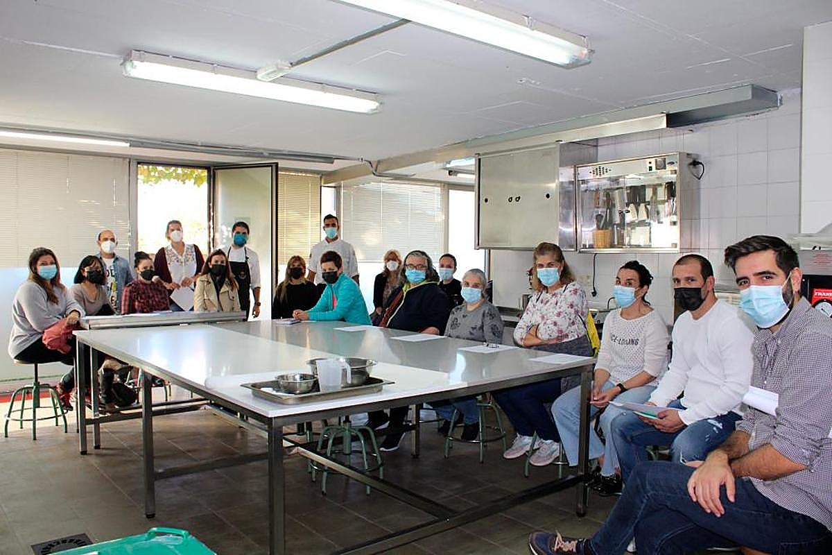 Participantes en un curso anterior de la Escuela de Hostelería de Santa Marta