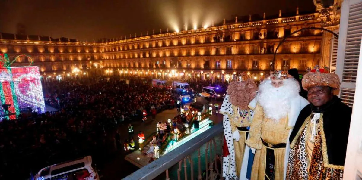 Los Reyes Magos en la plaza Mayor de Salamanca.