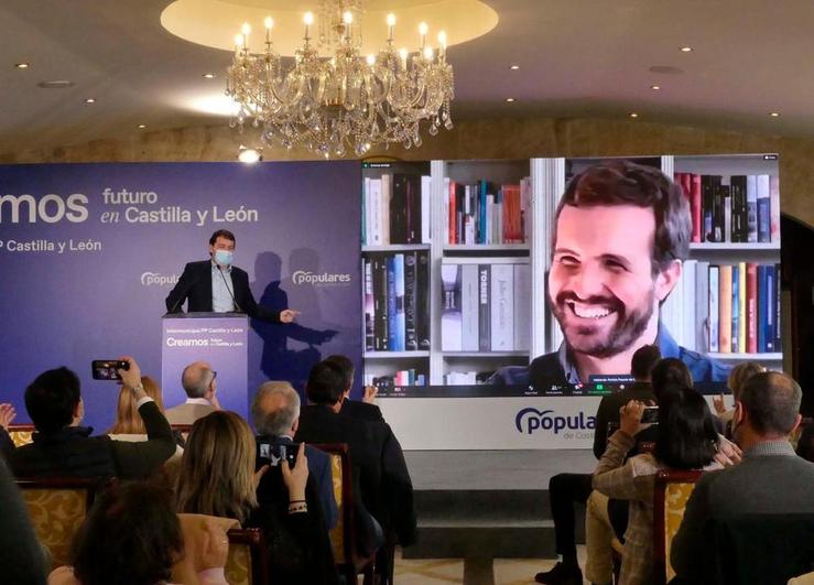 Mañueco, arropado por Pablo Casado en Salamanca