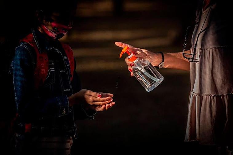 La variante ómicron aumenta la probabilidad de reinfección