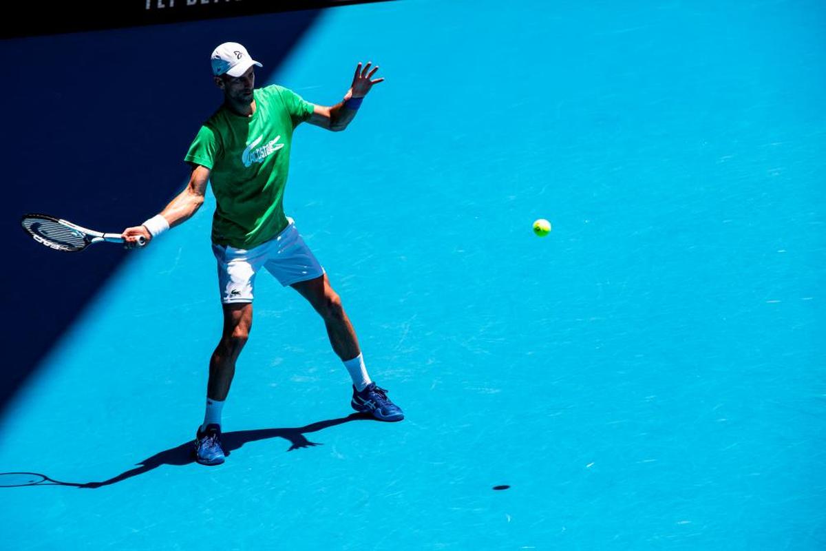 Djokovic, durante un entrenamiento en Melbourne