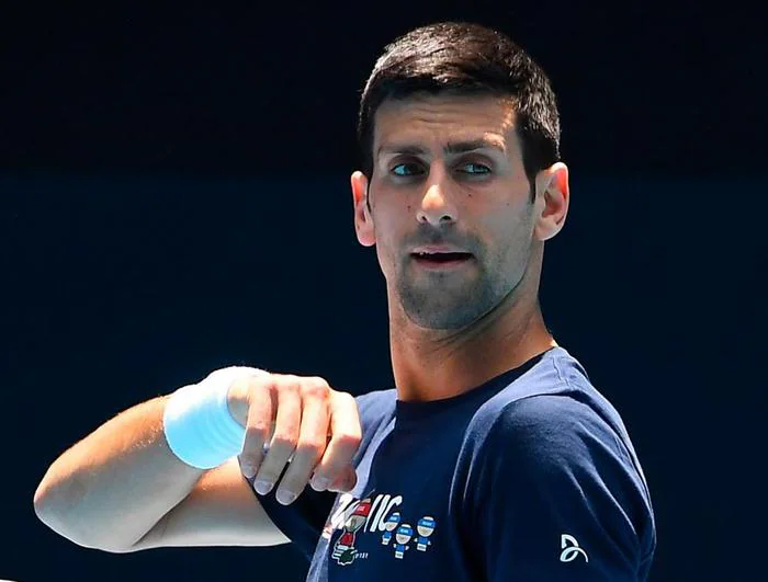 Djokovic, de nuevo detenido a la espera de si es deportado o no por Australia