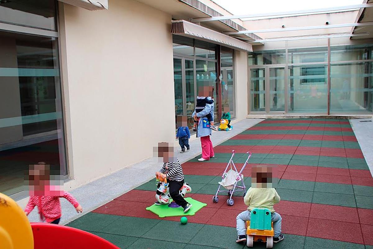 Niños jugando en una guardería.