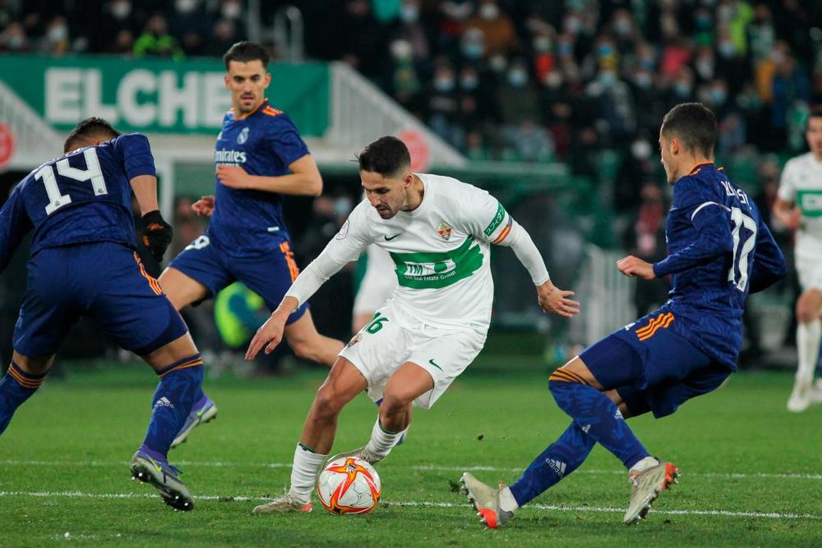 Un lance del partido entre el Real Madrid y el Elche