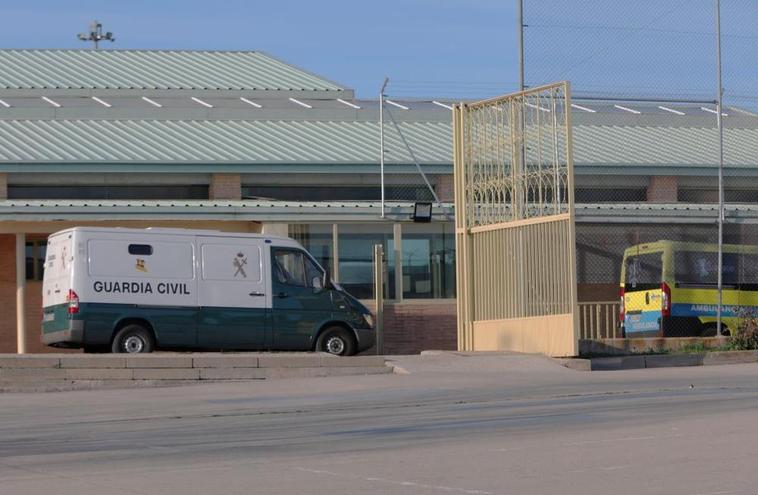 Interior aprueba el acercamiento a cárceles del País Vasco de siete presos de ETA