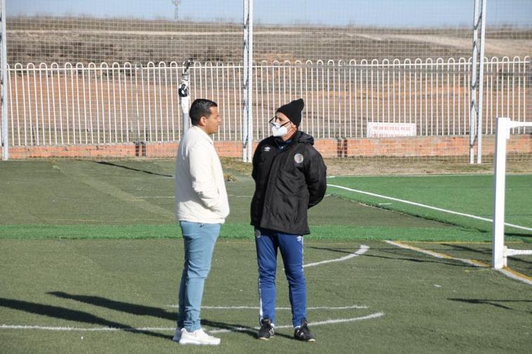 Calderón está de vuelta mientras su vestuario sigue aligerando: Bermejo y Reinoso, fuera