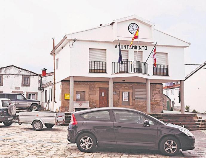 Fachada del Ayuntamiento de Trabanca, en la comarca de Las Arribes