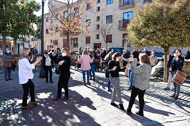 Los bailes charros animaron a los presentes a la salida de la misa