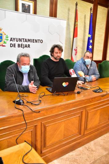 José Luis Rodríguez, Antonio Cámara y José Ángel Castellano, en el salón de plenos del Ayuntamiento de Béjar