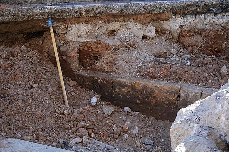 Restos que han aparecido en las obras de Álvaro Gil.