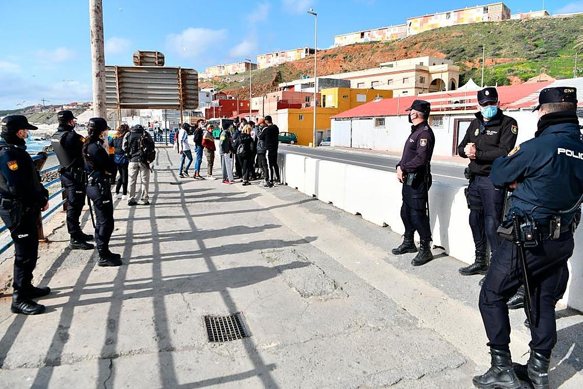 Agentes del Cuerpo Nacional de Policía en Ceuta