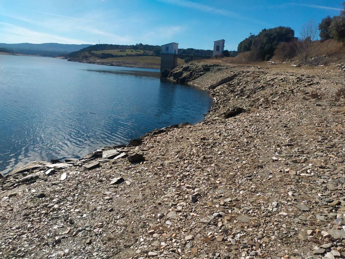 Aspecto que presentaba el embalse de Santa Teresa este sábado.