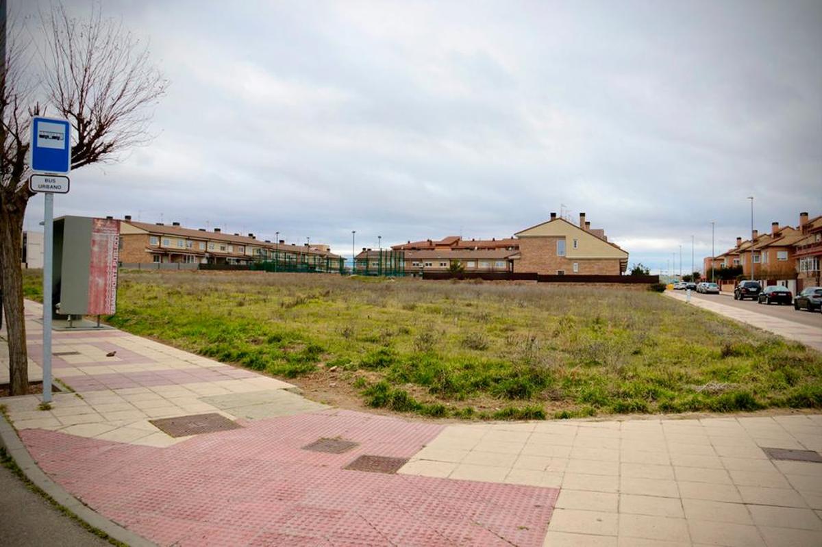 El terreno de suelo público que Carbajosa ha puesto en venta con 16 parcelas disponibles