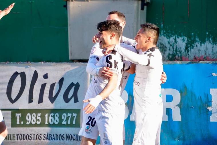 Ibán Ribeiro celebra el gol del triunfo.