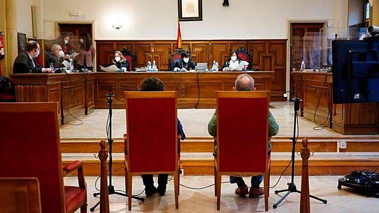 Los acusados al inicio del juicio en la Audiencia Provincial