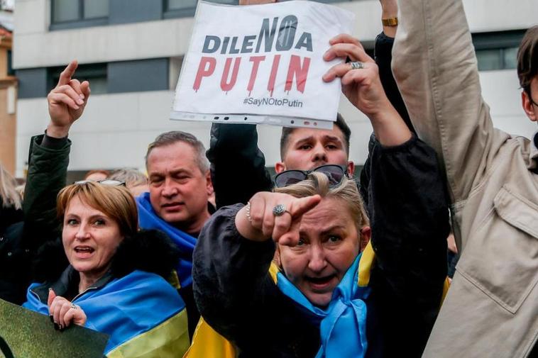 El Gobierno aconseja limitar los movimientos a los españoles que residen en Ucrania