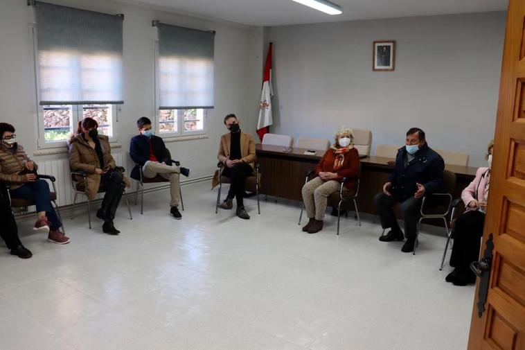 Reunión celebrada en Frades de la Sierra el pasado martes