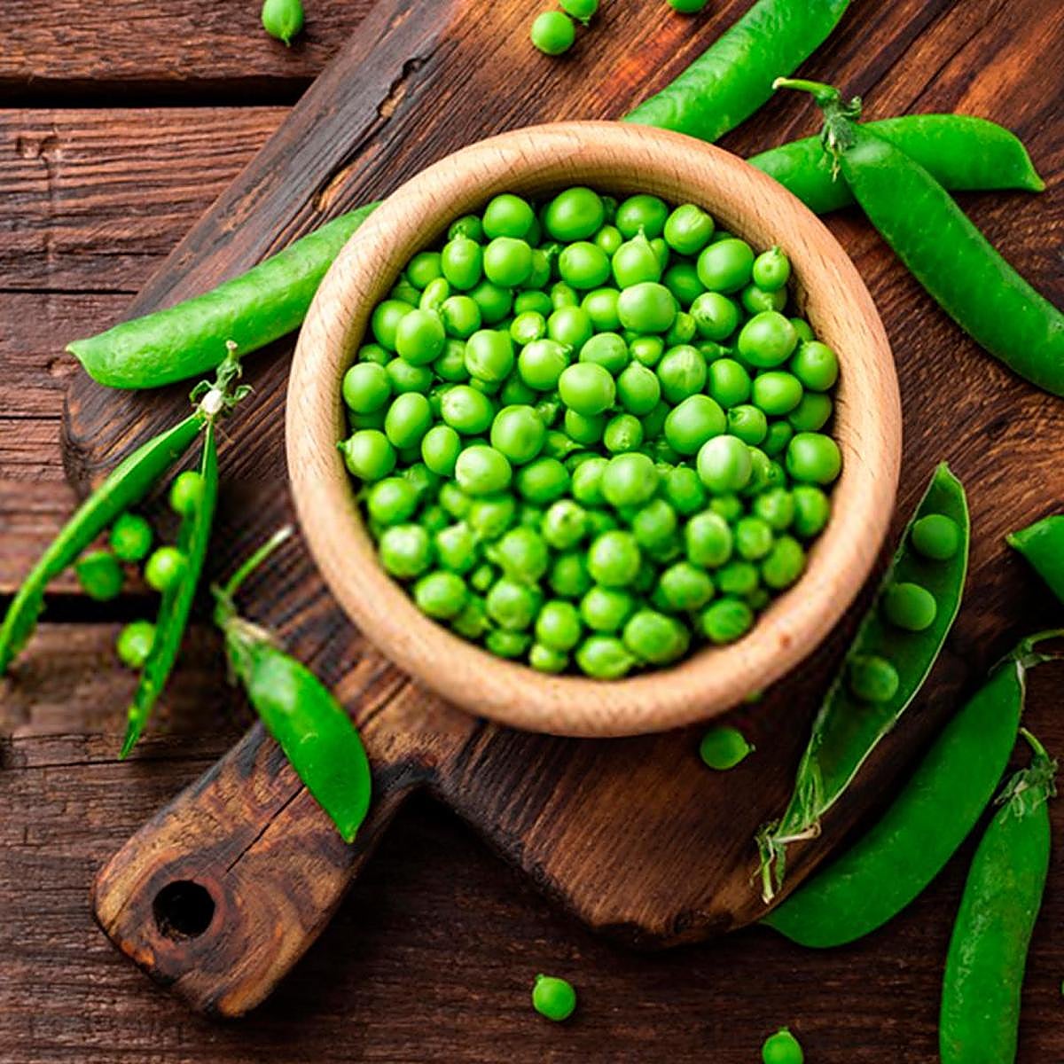 Un cuenco con guisantes.