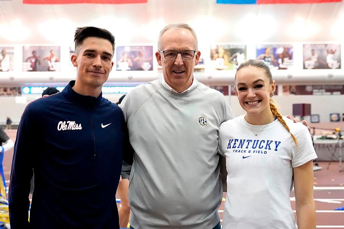 Mario García Romo, a la izquierda de la foto