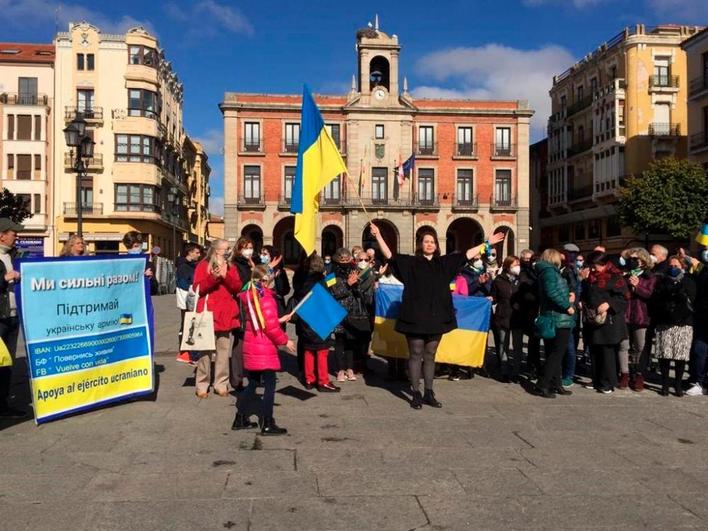 Representantes ucranianos en la concentración de Zamora