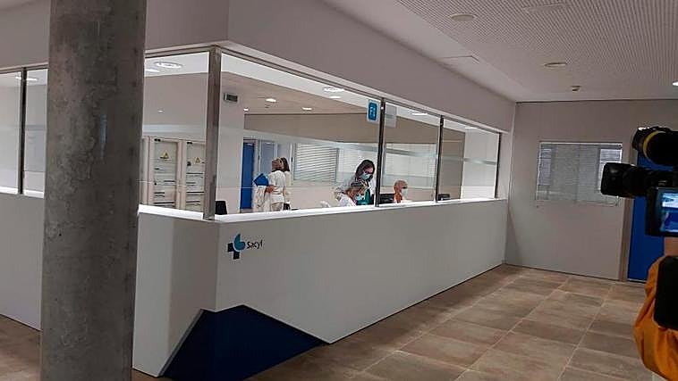 Ventanilla de recepción en la Urgencias del nuevo Hospital de Salamanca.