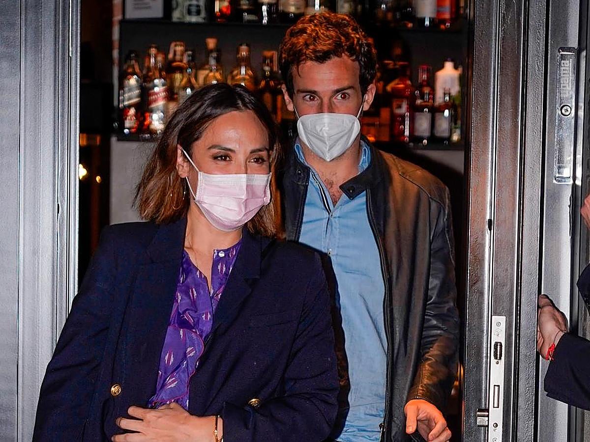 Tamara Falcó e Íñigo Onieva salen de un local de copas