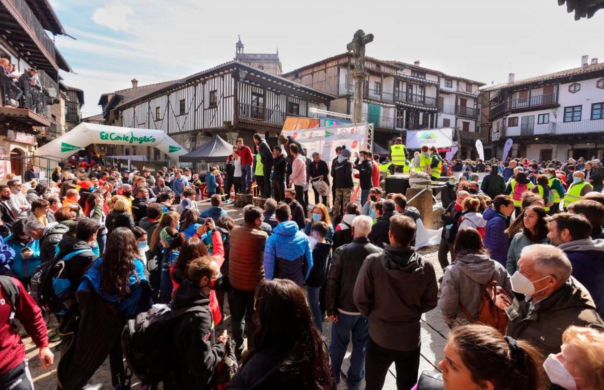 Gran ambiente en la Plaza Mayor de La Alberca