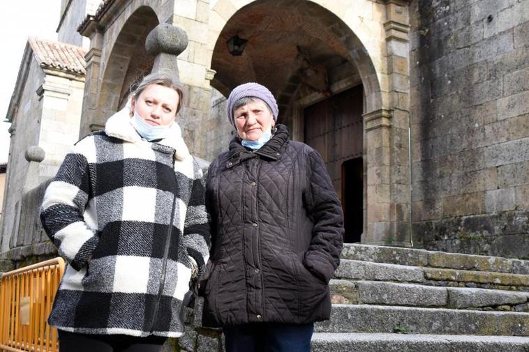 Halyna Stasyshyn, afincada en La Alberca desde hace 13 años, con su suegra Nadia