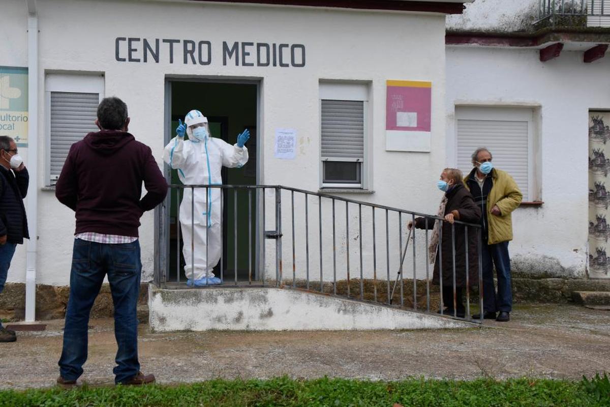 Imagen de archivo del consultorio rural de Puerto Seguro durante un cribado de antígenos.