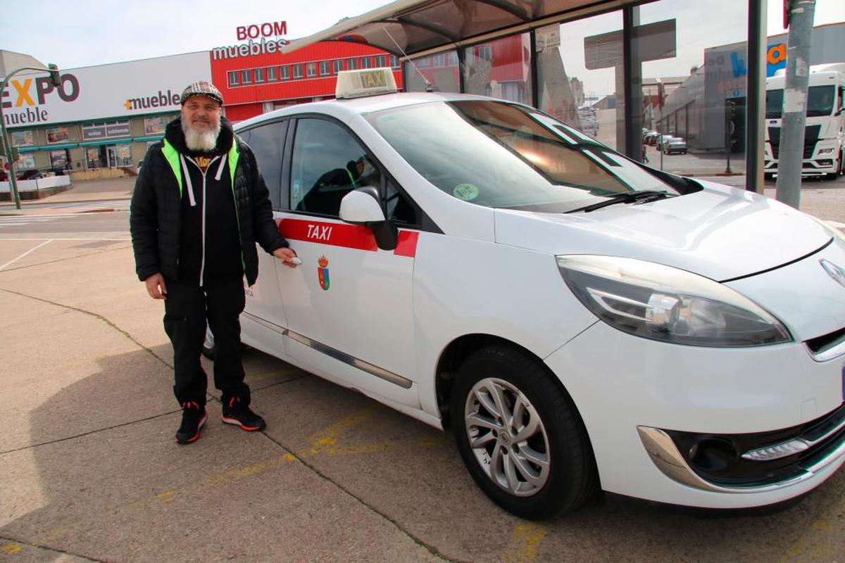 El taxista de Castellanos de Moriscos, Eduardo Tejerizo.