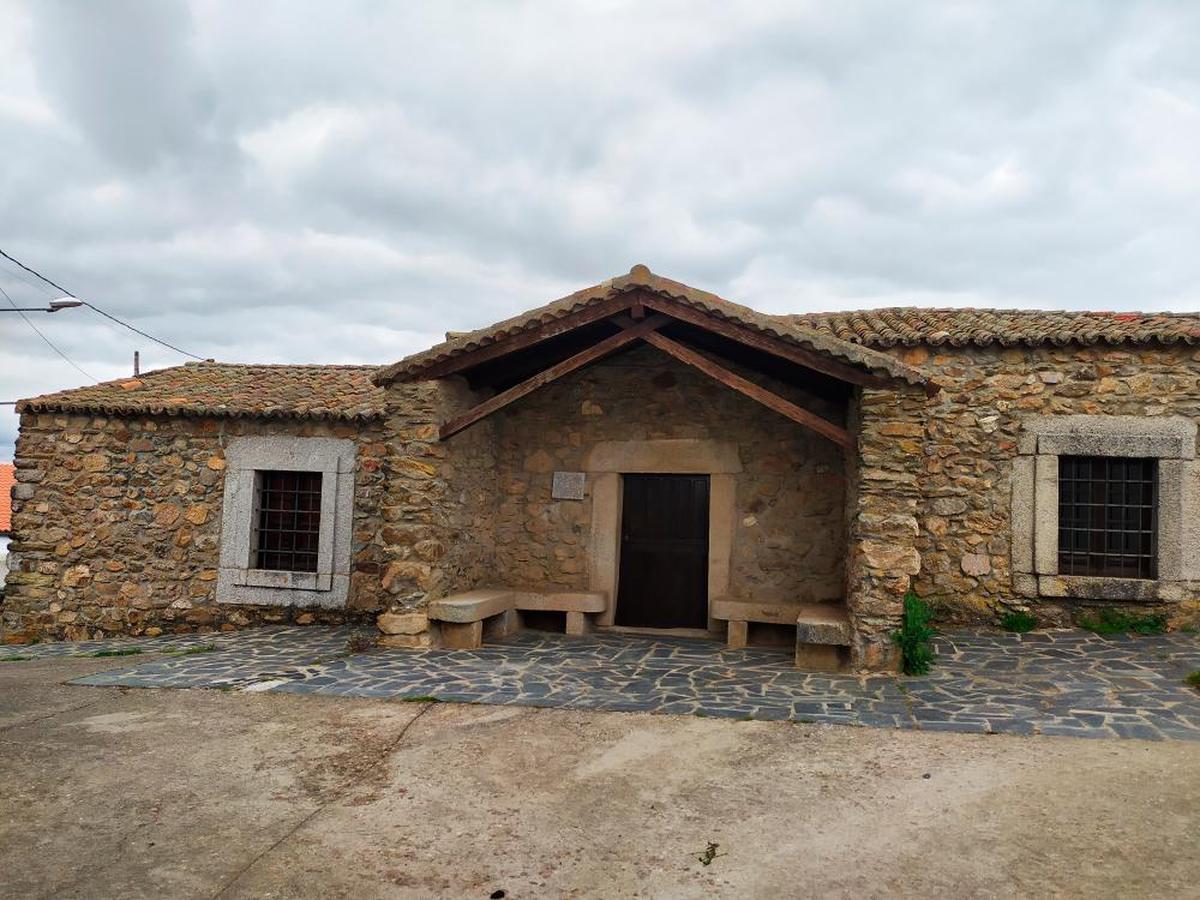 Exterior de la casa natal de José María Gabriel y Galán en la localidad salmantina de Frades de la Sierra