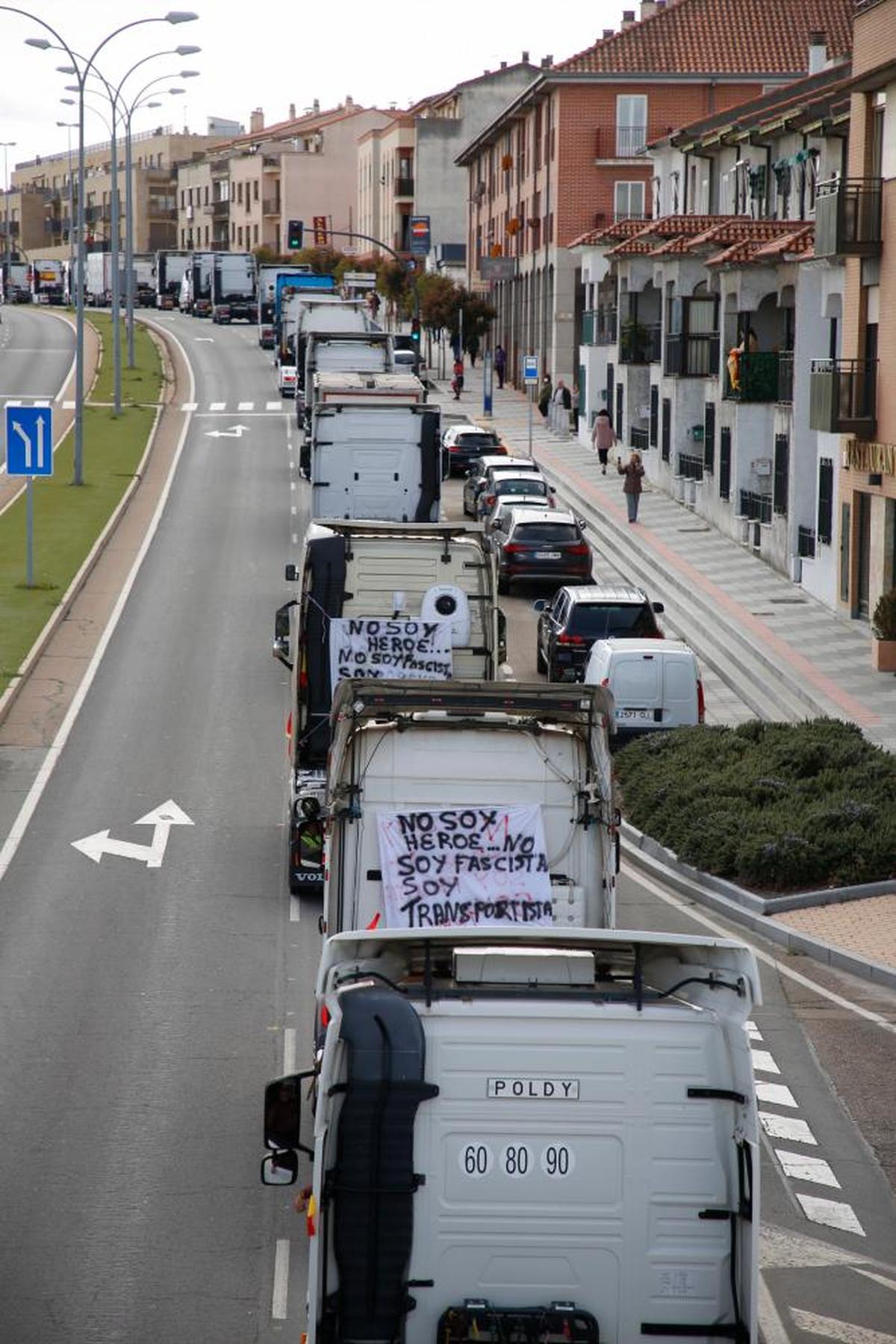 Camiones participantes en la marcha lenta organizada la semana pasada en la ciudad.