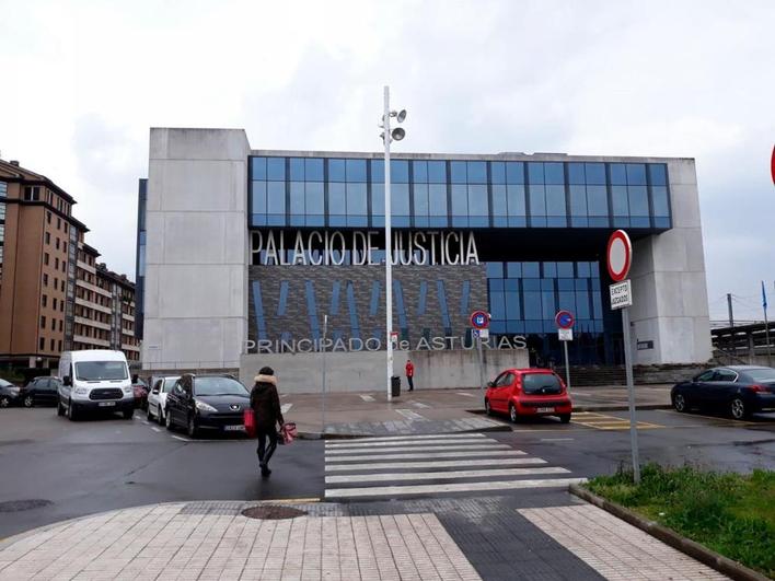 Dos años de cárcel para un hombre que reconoce haber abusado sexualmente de su nieta de 9 años