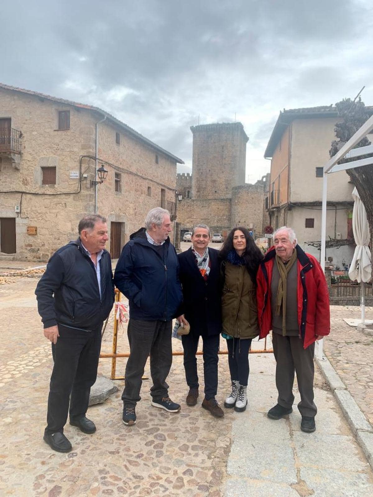 Miembros de la asociación Patrihum Casmi impulsora de la apertura del Castillo de Miranda del Castañar.