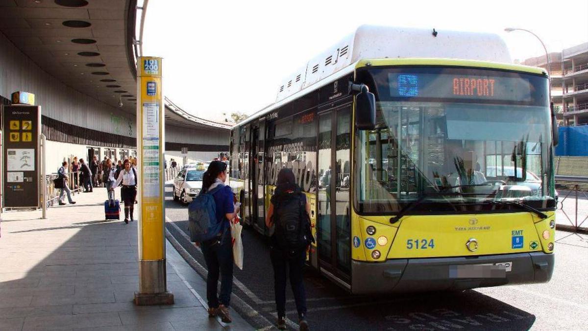 Un autobús en el aeropuerto de Barajas.