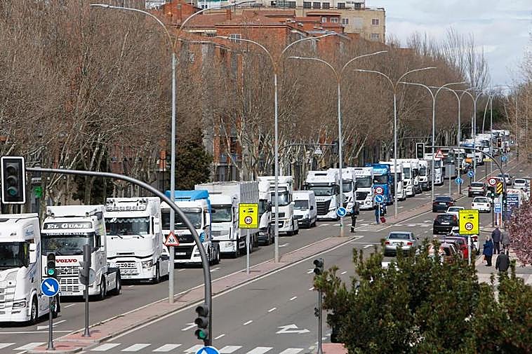 Marcha lenta de los transportistas en Salamanca del pasado 23 de marzo.