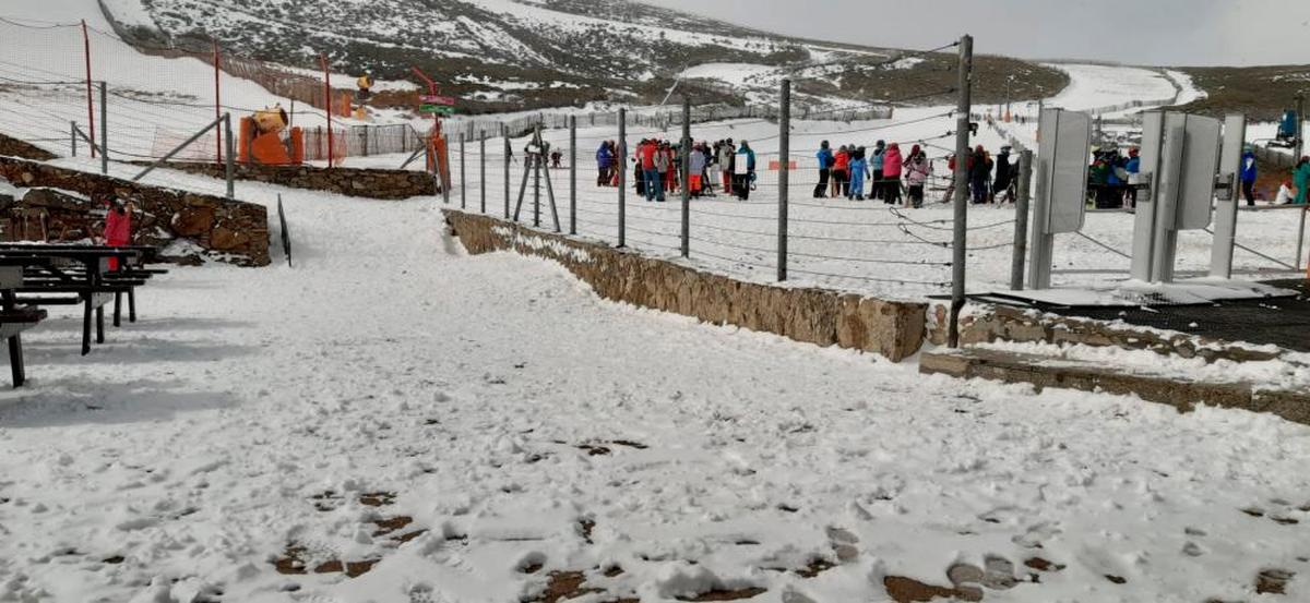 Estado de las pistas en la mañana de este martes después de la nieve caída en la estación de esquí bejarana.