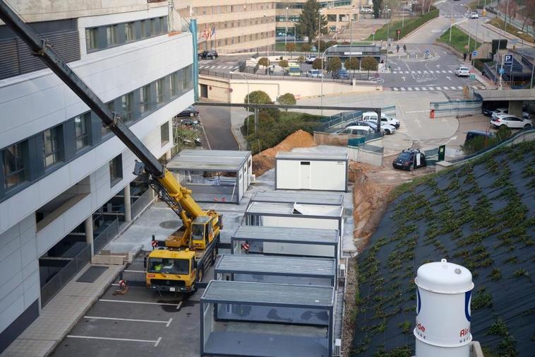 Instalación de los módulos en los que se crearán los vestuarios.