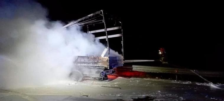 Arde una camioneta en la autovía de la Plata a la altura de Sorihuela